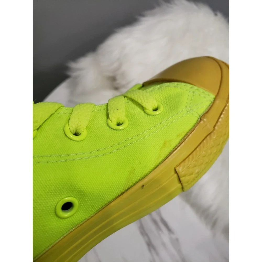 NEVER WORN HAS SOME SCUFFS Converse Chuck Taylor Hi Sneaker Junior Size 3.5 NEON